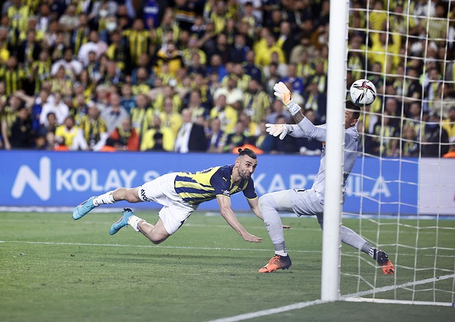 姆巴佩vs西班牙人遭暴力犯规未出红牌！此前被停哨的当值主裁复出.